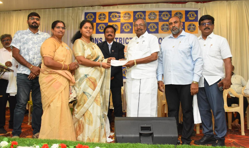 உதவித்தொகை வழங்கும் விழா