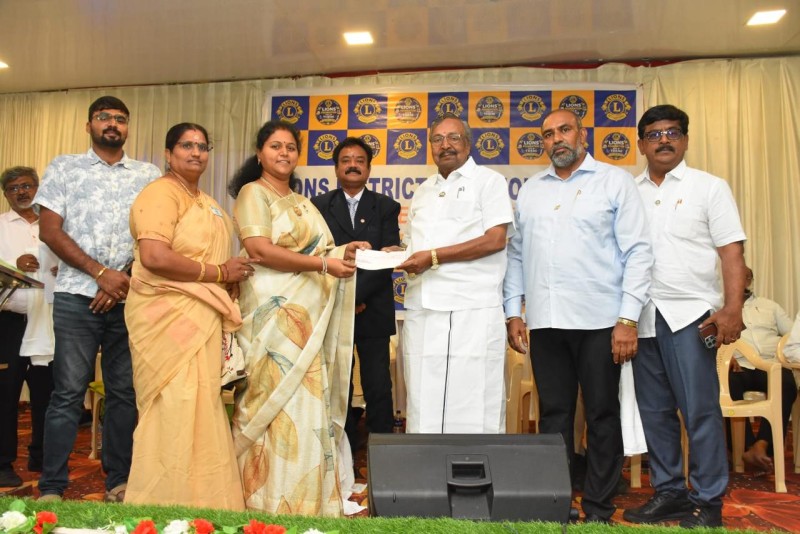 கல்வி உதவித்தொகை வழங்கும் விழா